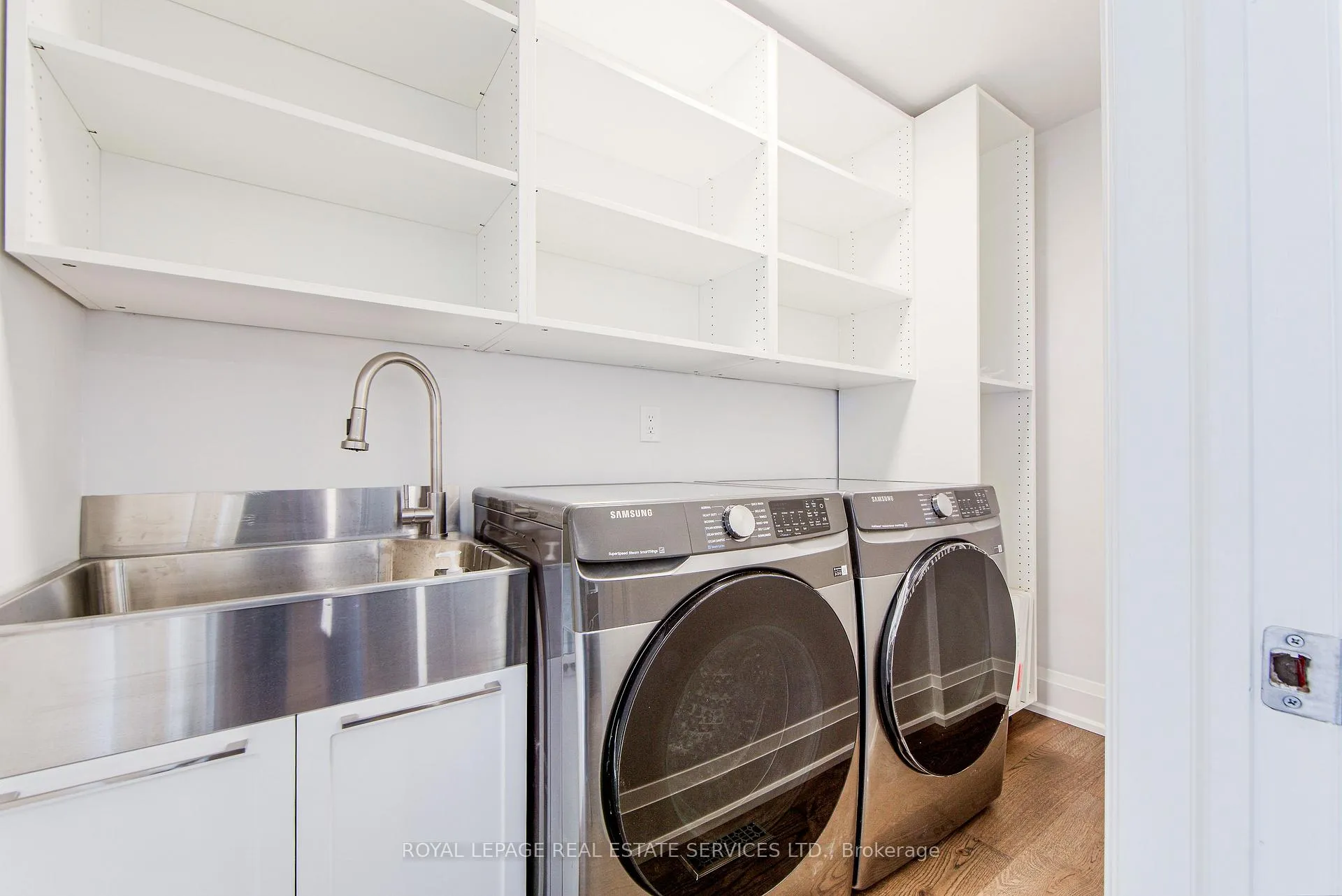 Photo 9 of 27 Poplar Crescent, Aurora, Aurora Highlands — HOMEH