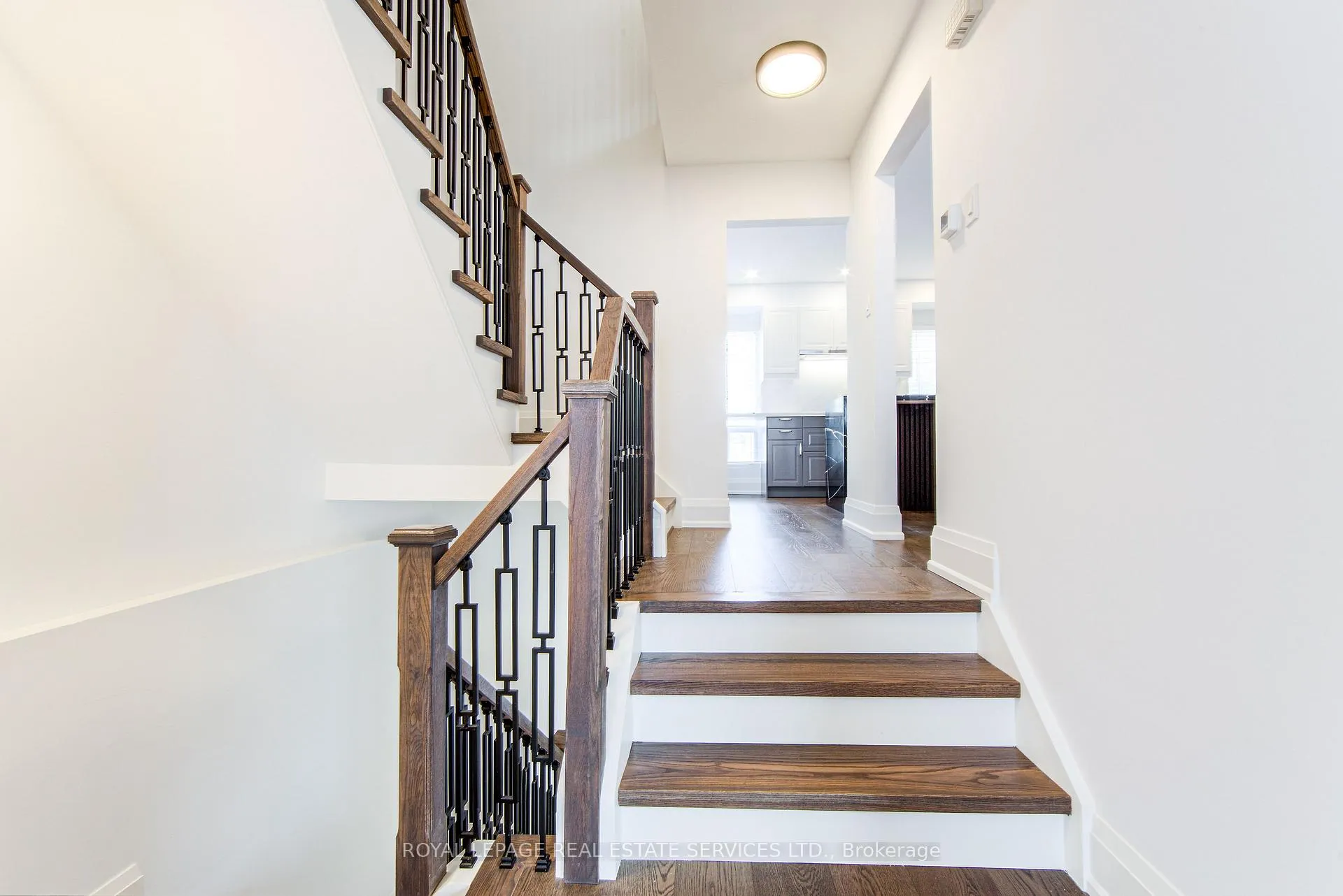 Photo 12 of 27 Poplar Crescent, Aurora, Aurora Highlands — HOMEH