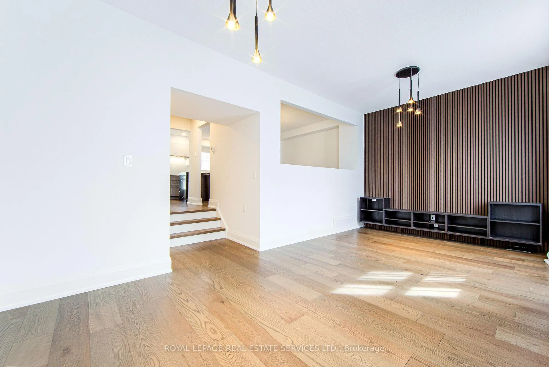 Photo 13 of 27 Poplar Crescent, Aurora, Aurora Highlands — HOMEH