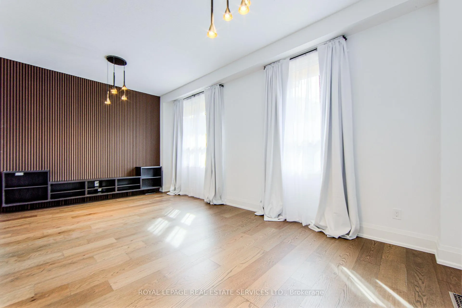 Photo 14 of 27 Poplar Crescent, Aurora, Aurora Highlands — HOMEH