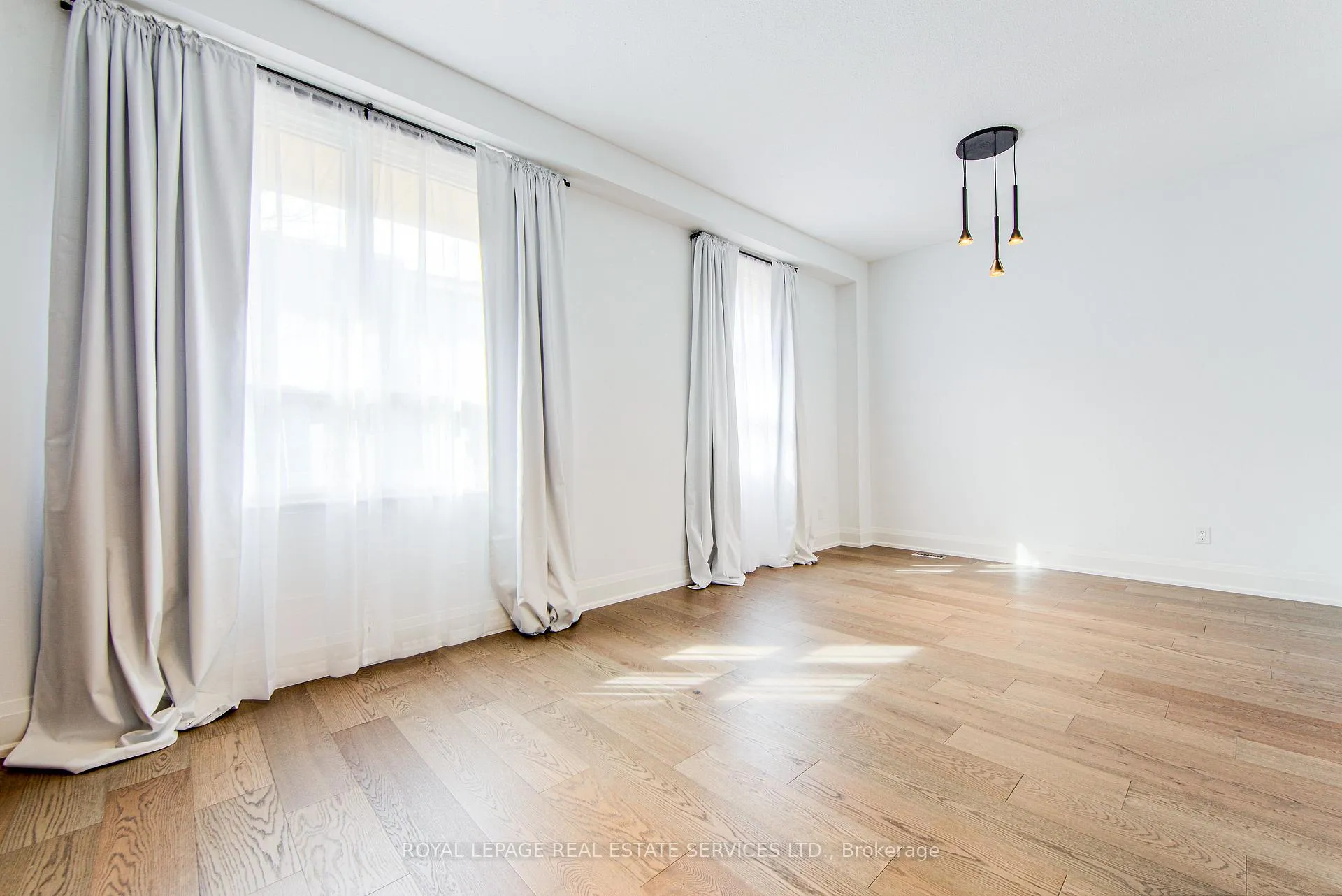 Photo 15 of 27 Poplar Crescent, Aurora, Aurora Highlands — HOMEH