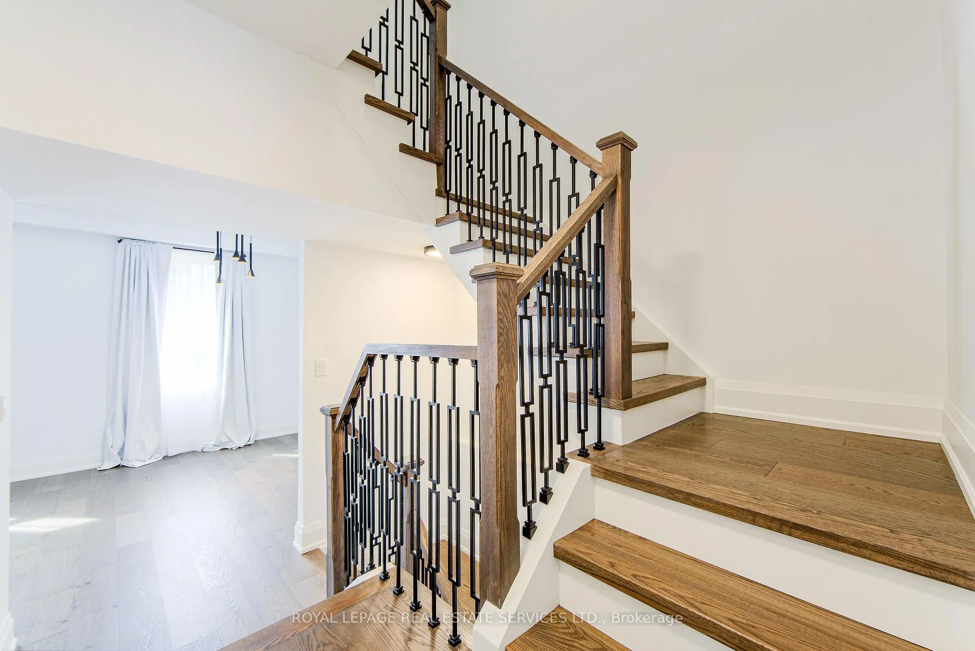 Photo 16 of 27 Poplar Crescent, Aurora, Aurora Highlands — HOMEH