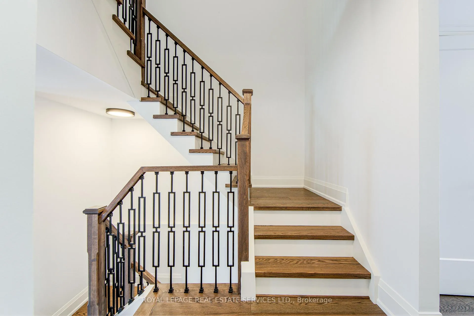Photo 17 of 27 Poplar Crescent, Aurora, Aurora Highlands — HOMEH
