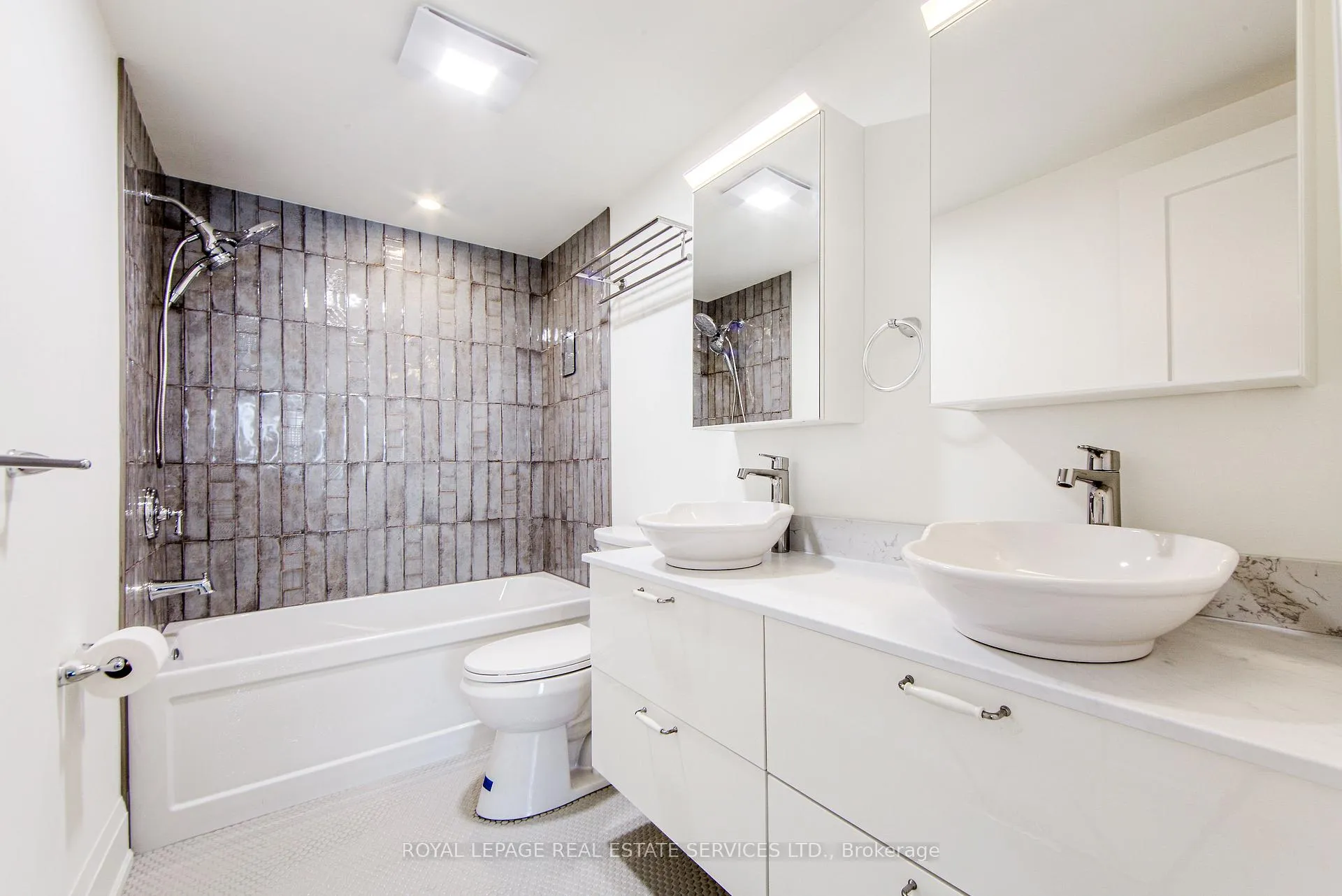 Photo 22 of 27 Poplar Crescent, Aurora, Aurora Highlands — HOMEH
