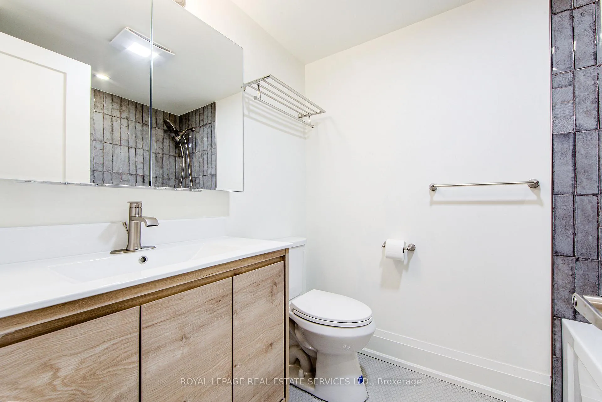 Photo 26 of 27 Poplar Crescent, Aurora, Aurora Highlands — HOMEH