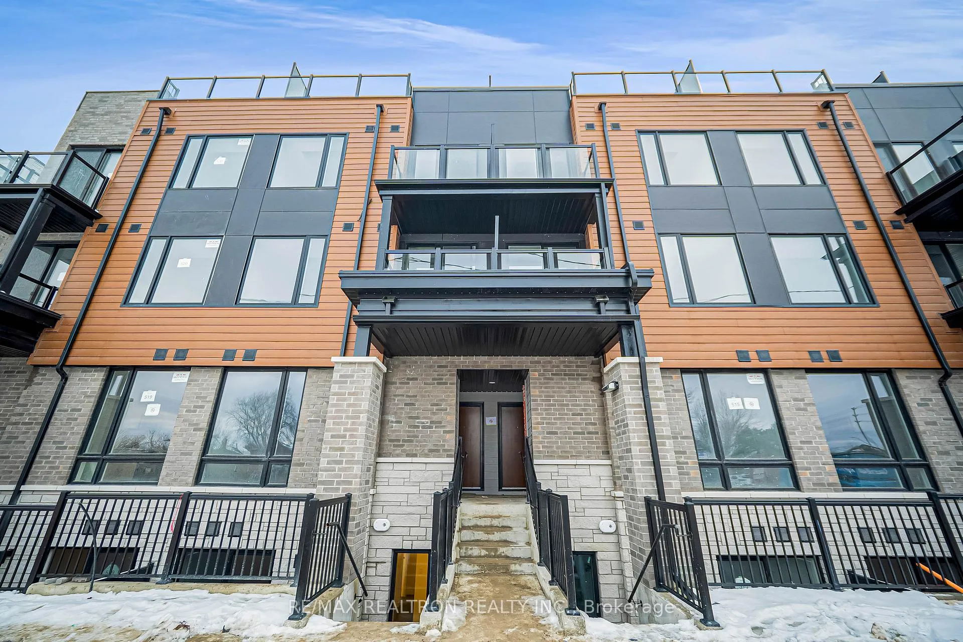 Photo 3 of Unit 516, 30 Markdale Lane, Markham, Middlefield — HOMEH