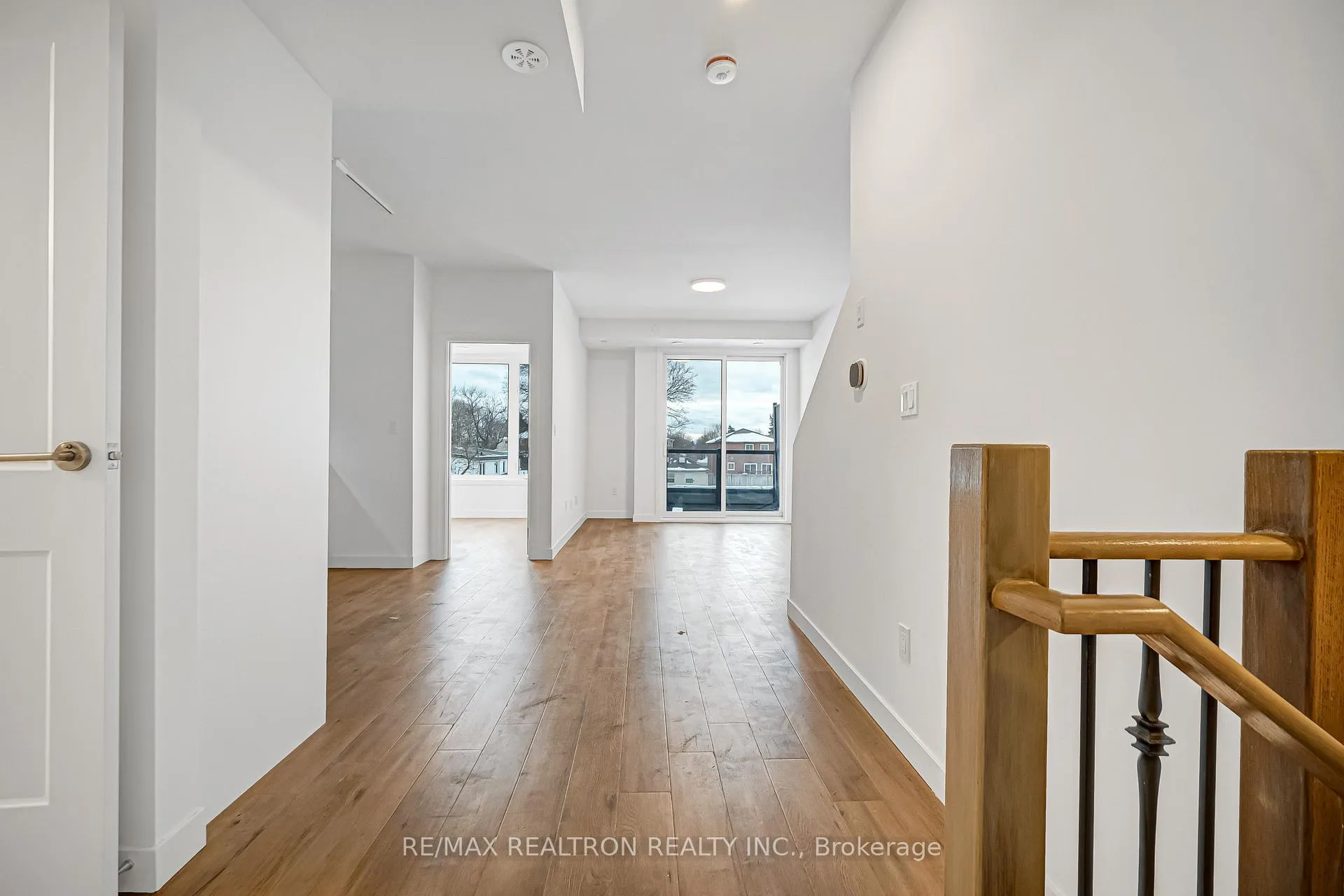 Photo 7 of Unit 516, 30 Markdale Lane, Markham, Middlefield — HOMEH