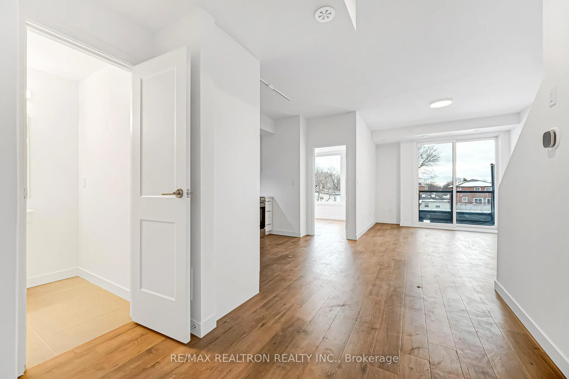 Photo 8 of Unit 516, 30 Markdale Lane, Markham, Middlefield — HOMEH
