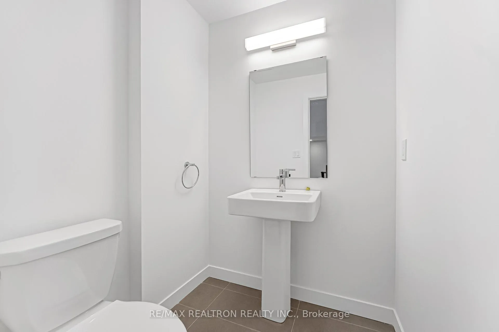 Photo 9 of Unit 516, 30 Markdale Lane, Markham, Middlefield — HOMEH