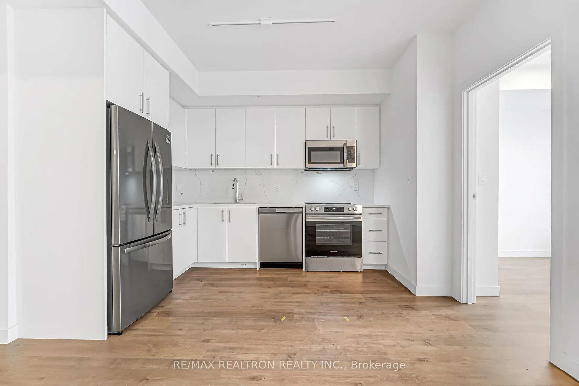 Photo 11 of Unit 516, 30 Markdale Lane, Markham, Middlefield — HOMEH