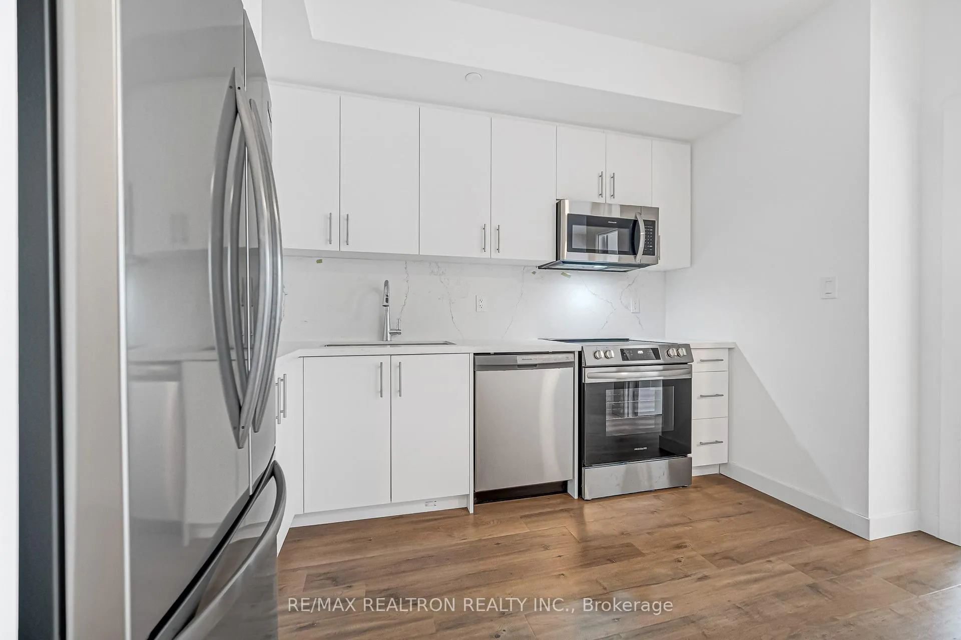 Photo 12 of Unit 516, 30 Markdale Lane, Markham, Middlefield — HOMEH