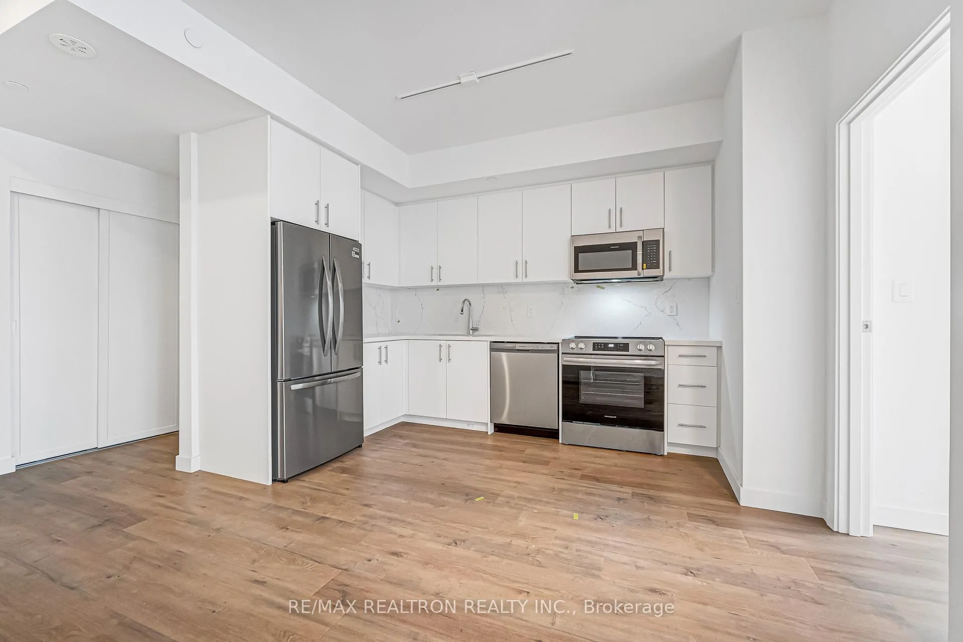Photo 13 of Unit 516, 30 Markdale Lane, Markham, Middlefield — HOMEH