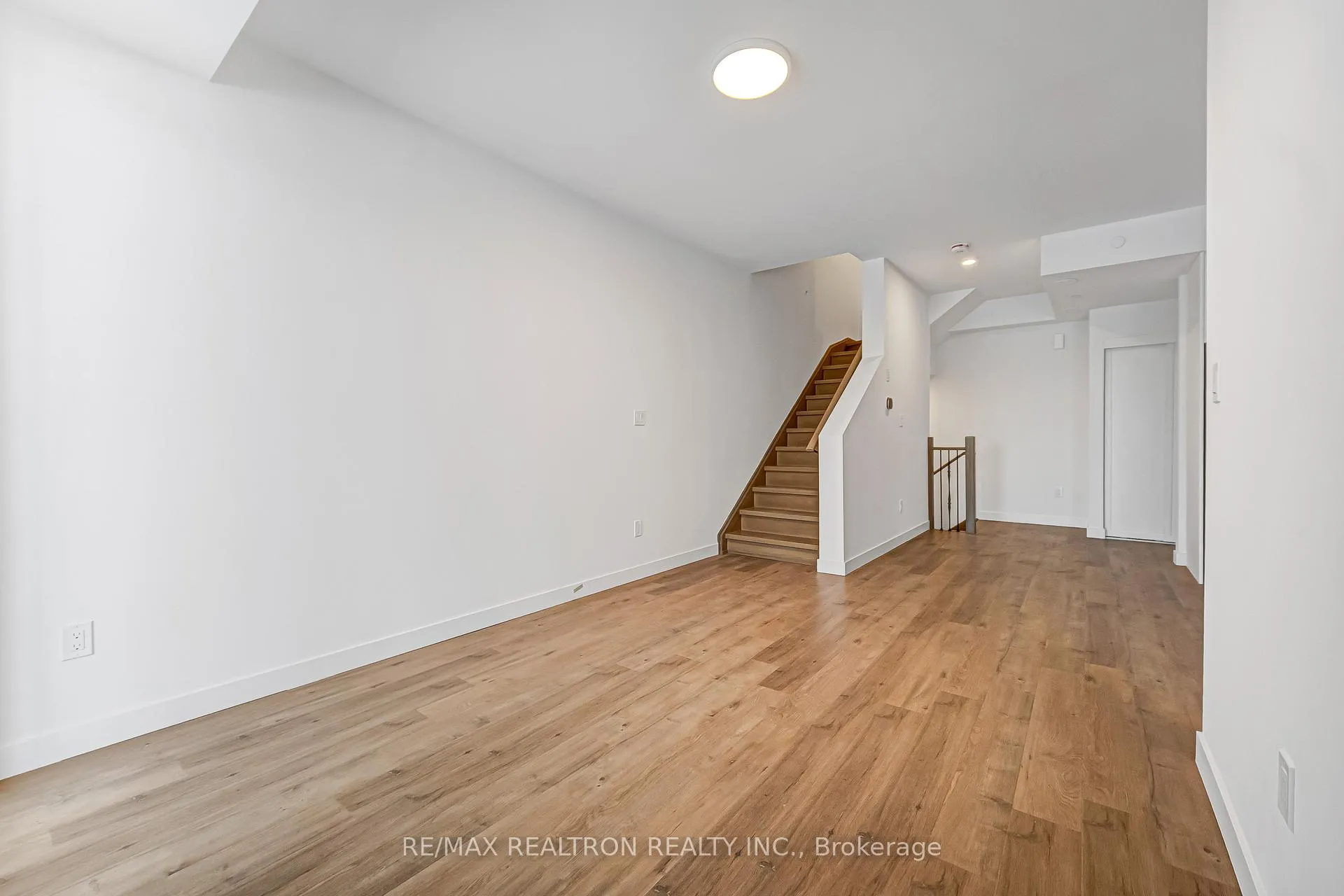 Photo 19 of Unit 516, 30 Markdale Lane, Markham, Middlefield — HOMEH