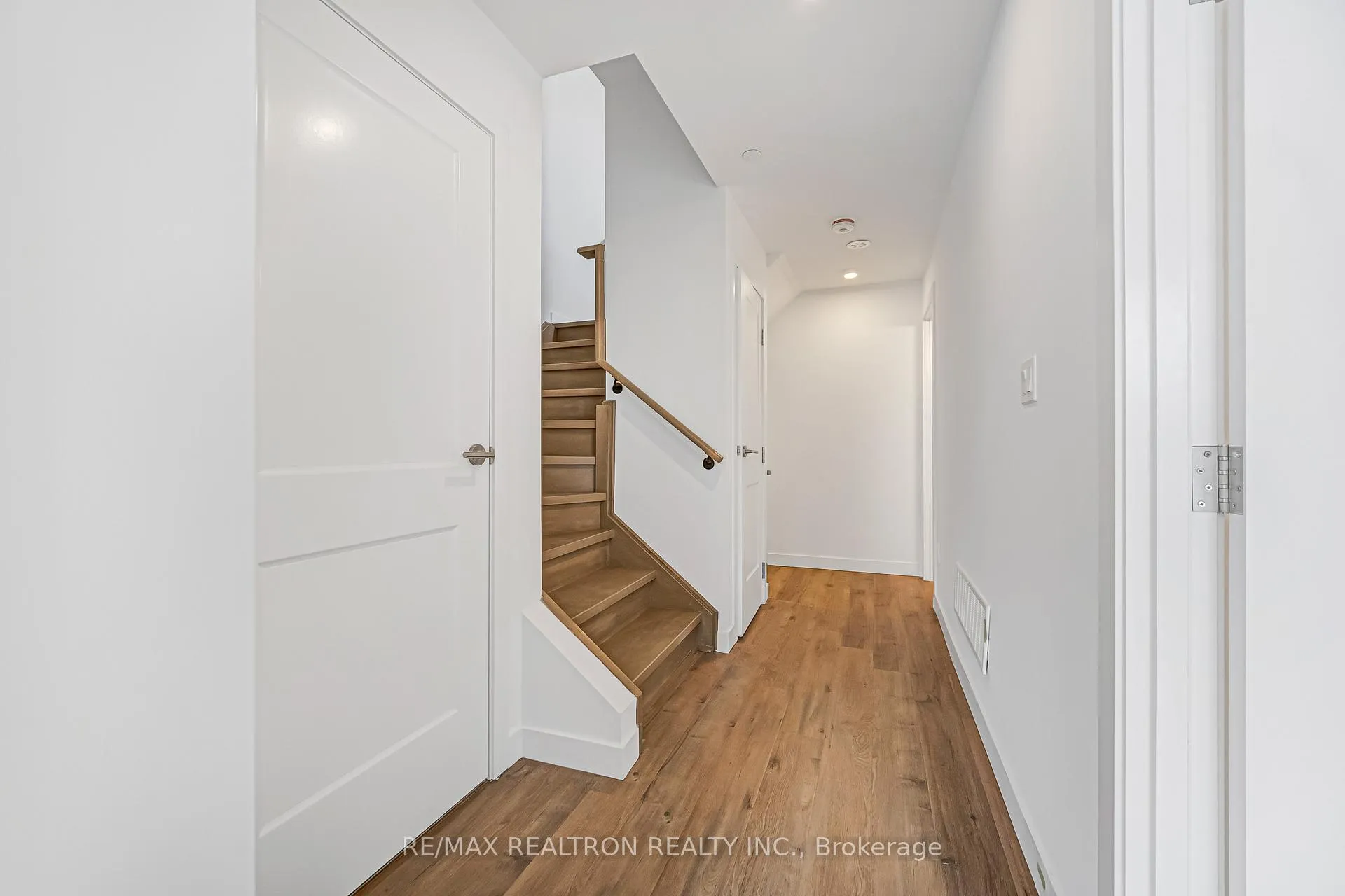 Photo 29 of Unit 516, 30 Markdale Lane, Markham, Middlefield — HOMEH