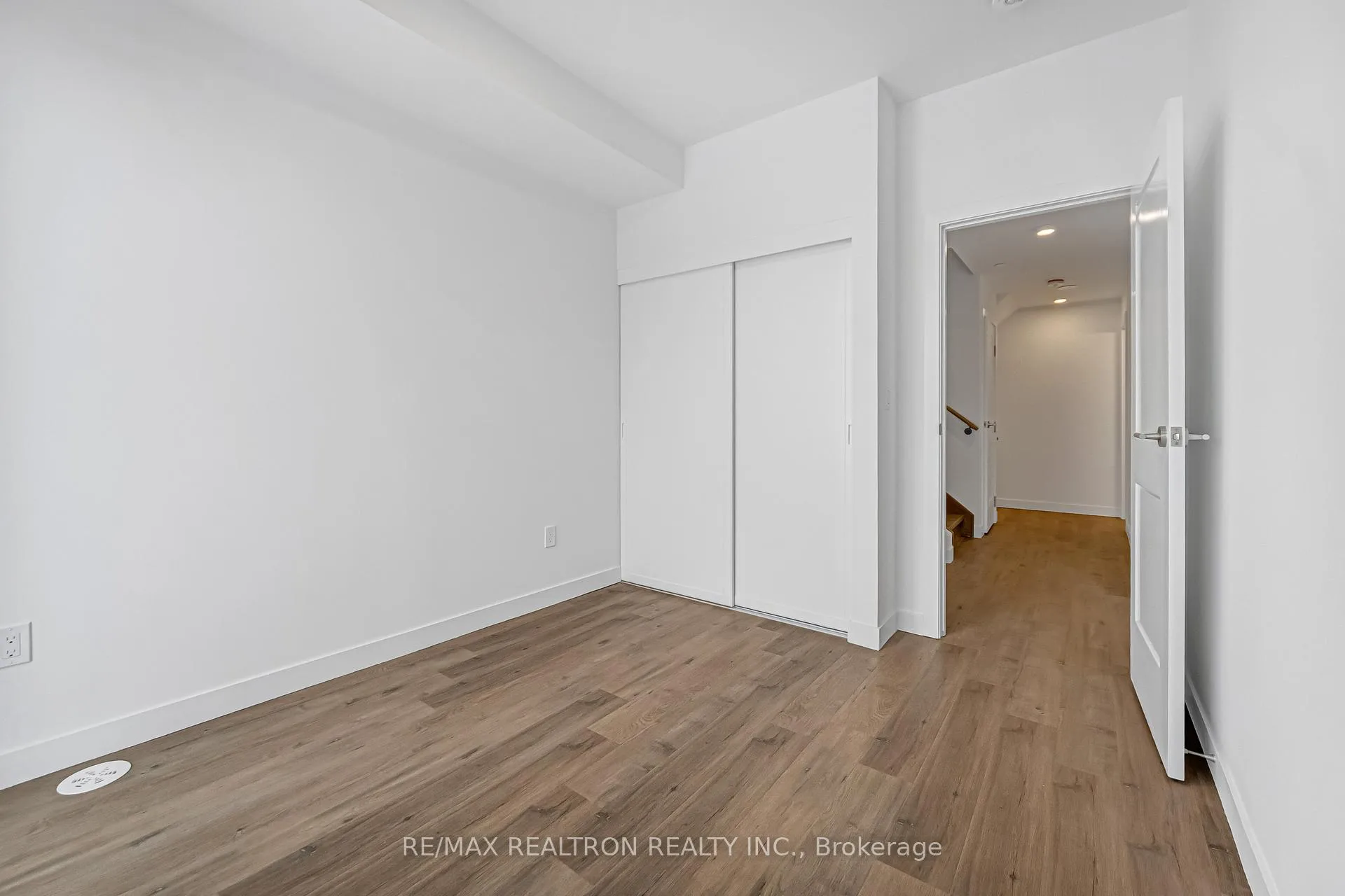 Photo 37 of Unit 516, 30 Markdale Lane, Markham, Middlefield — HOMEH