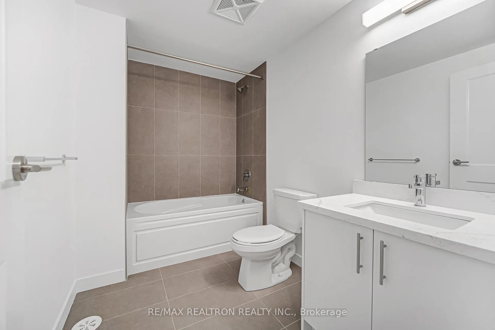 Photo 39 of Unit 516, 30 Markdale Lane, Markham, Middlefield — HOMEH