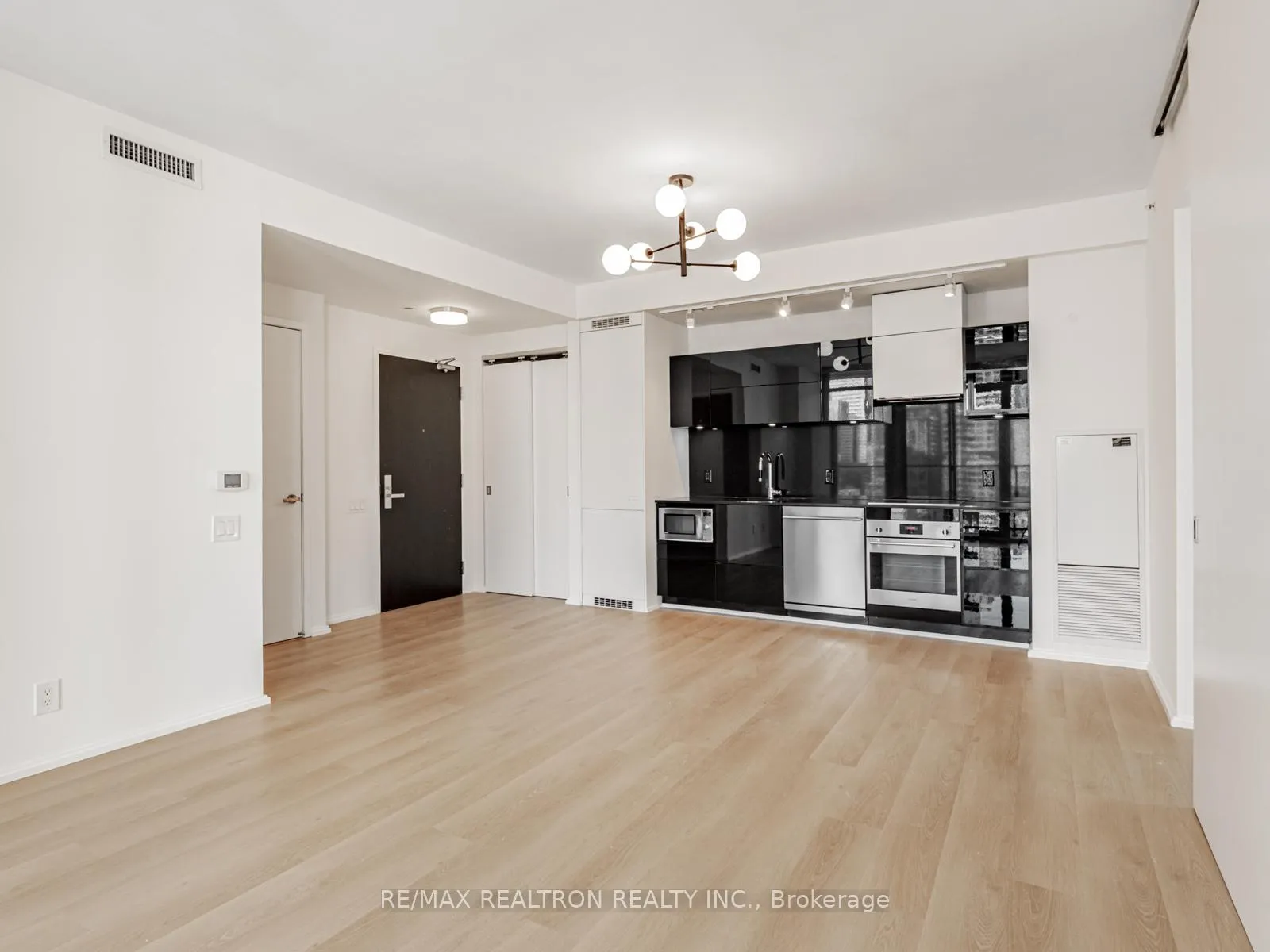 Front of Unit 2308, 125 Peter Street