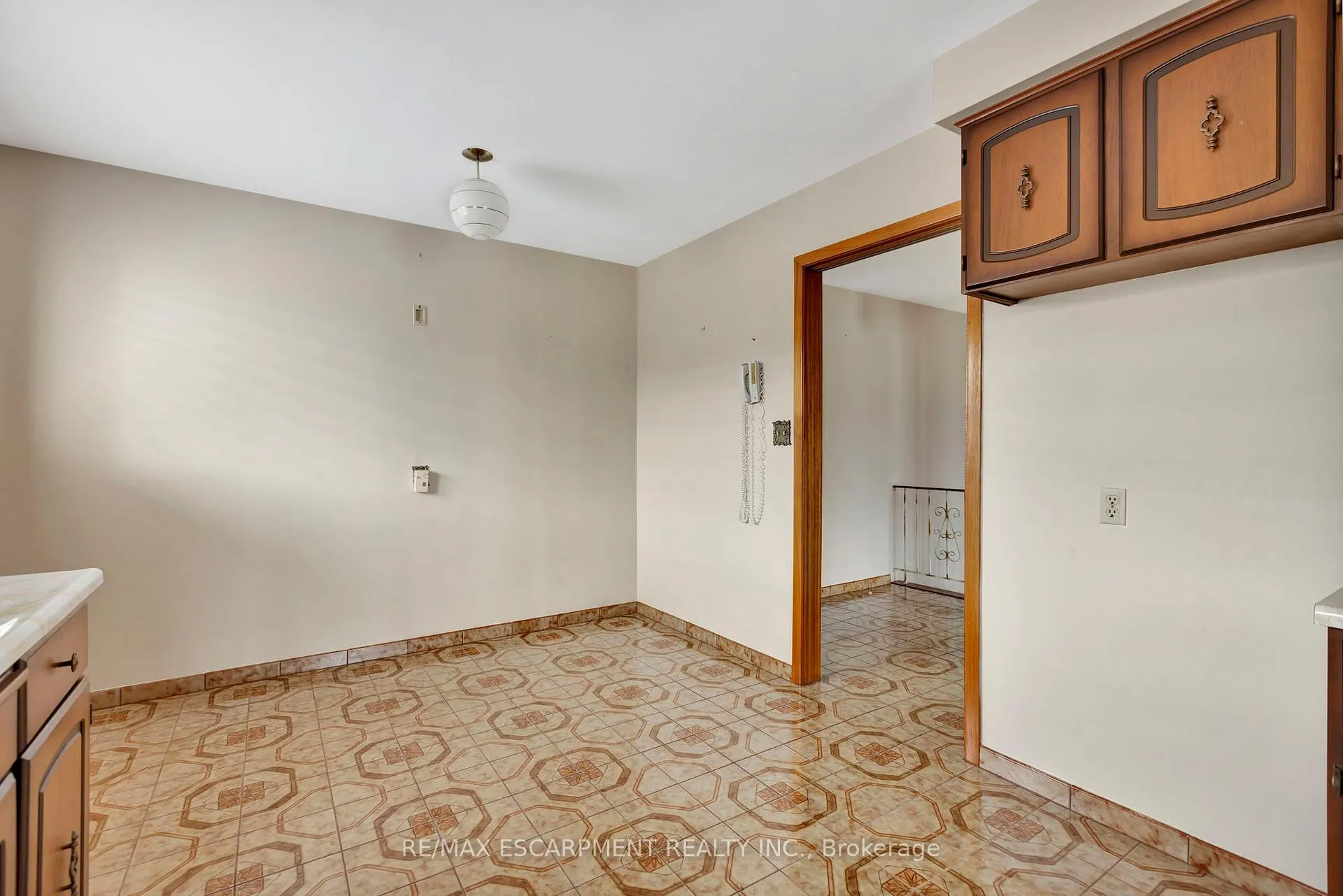 Photo 12 of 11 Marcella Crescent, Hamilton, Gershome — HOMEH