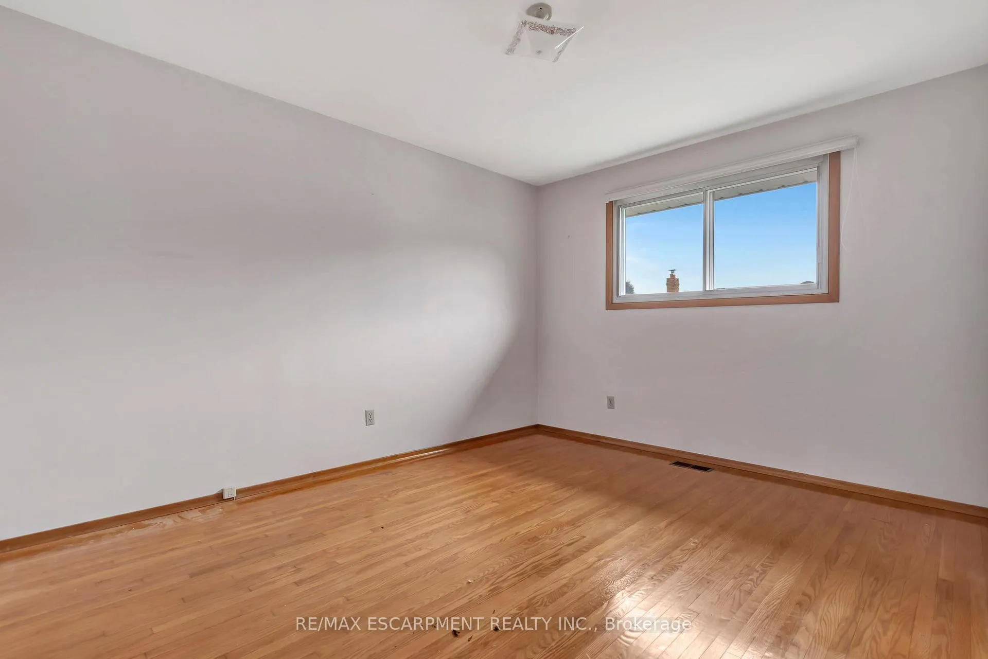 Photo 14 of 11 Marcella Crescent, Hamilton, Gershome — HOMEH
