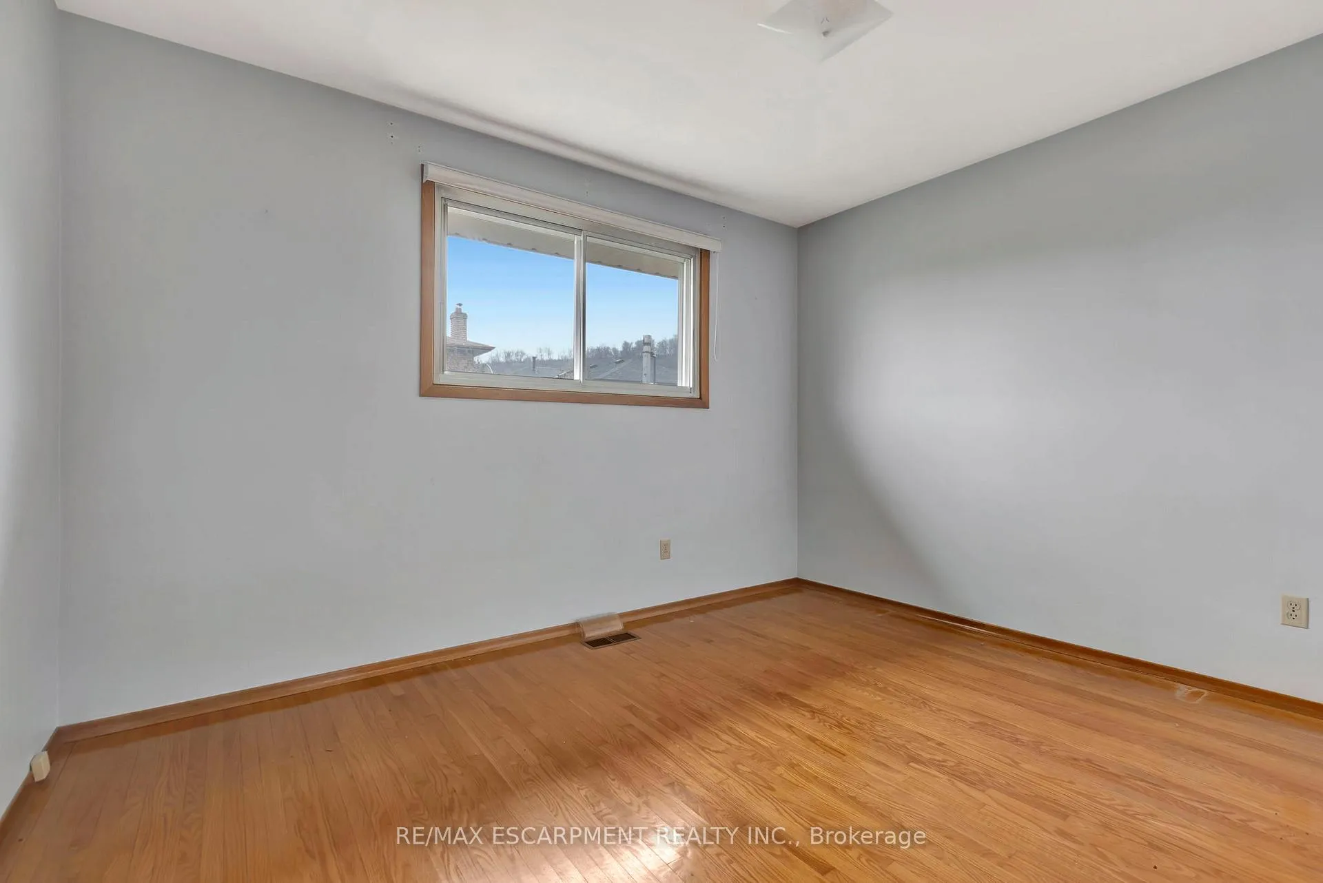 Photo 15 of 11 Marcella Crescent, Hamilton, Gershome — HOMEH