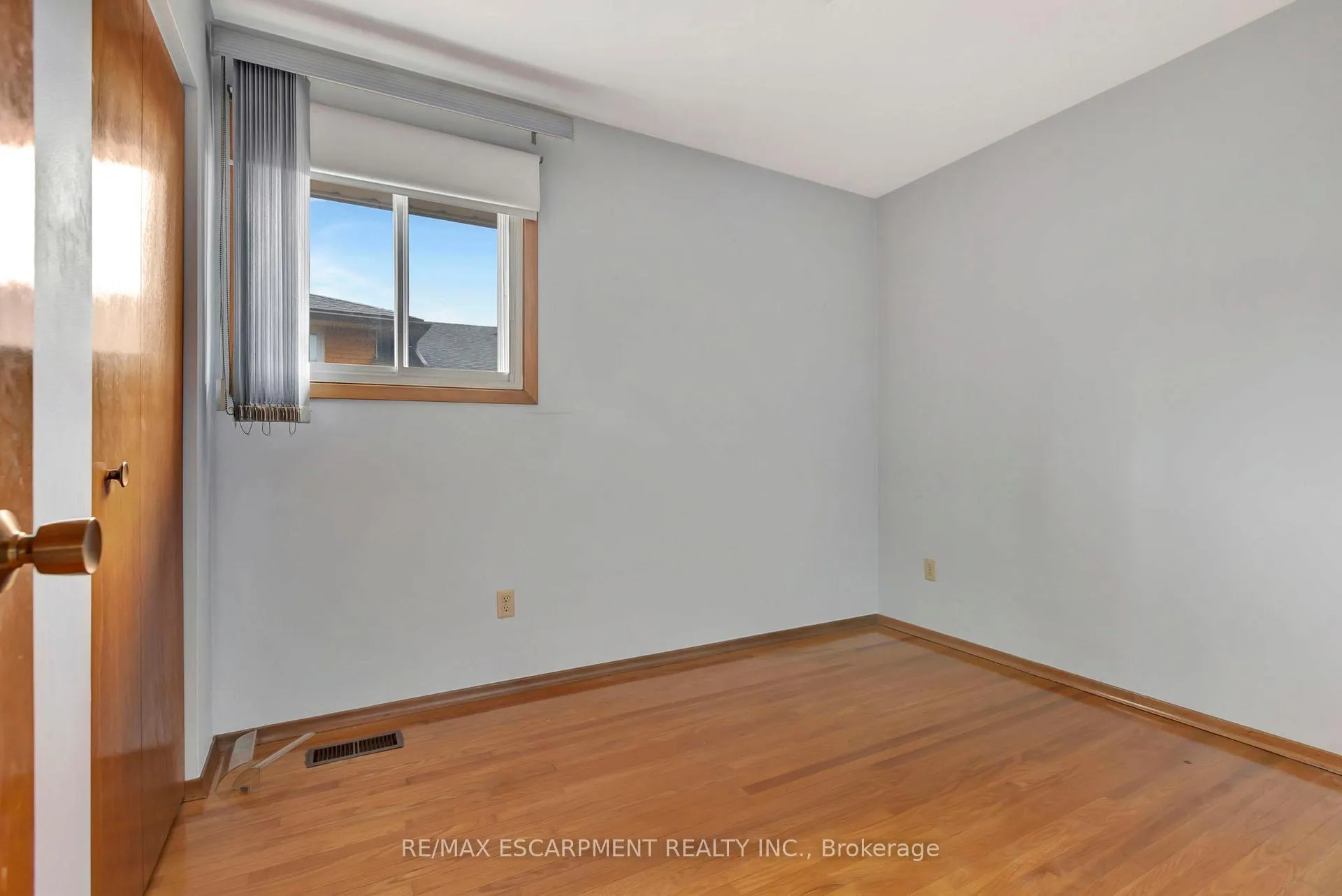 Photo 16 of 11 Marcella Crescent, Hamilton, Gershome — HOMEH