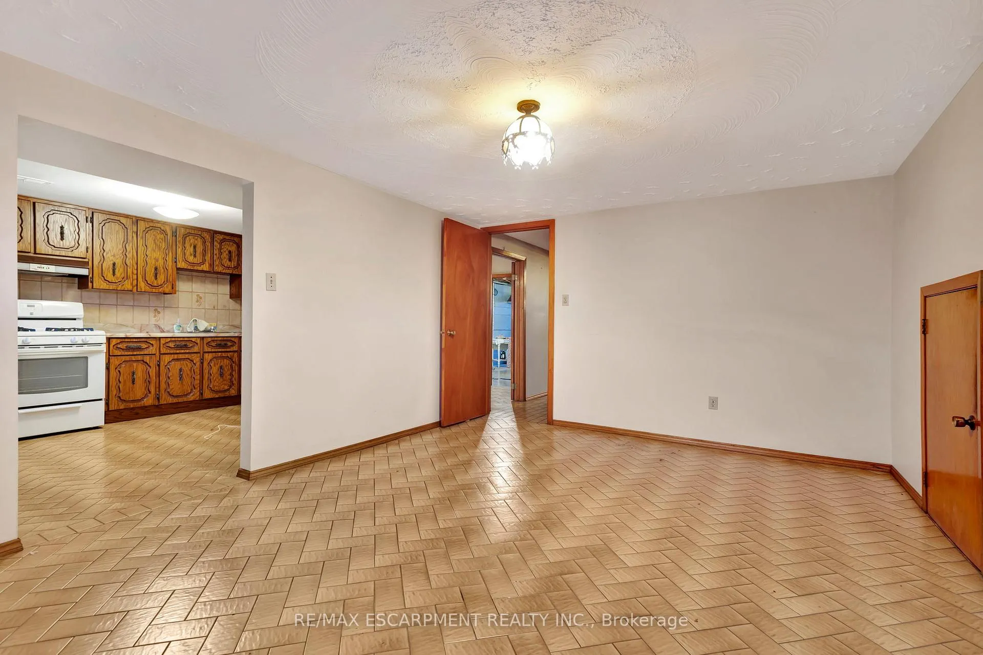 Photo 20 of 11 Marcella Crescent, Hamilton, Gershome — HOMEH