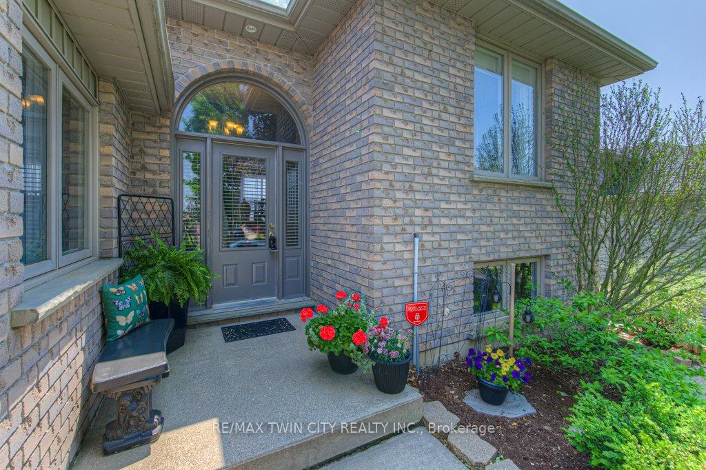 Photo 2 of 58 Bradbury Crescent, Brant, Paris — HOMEH