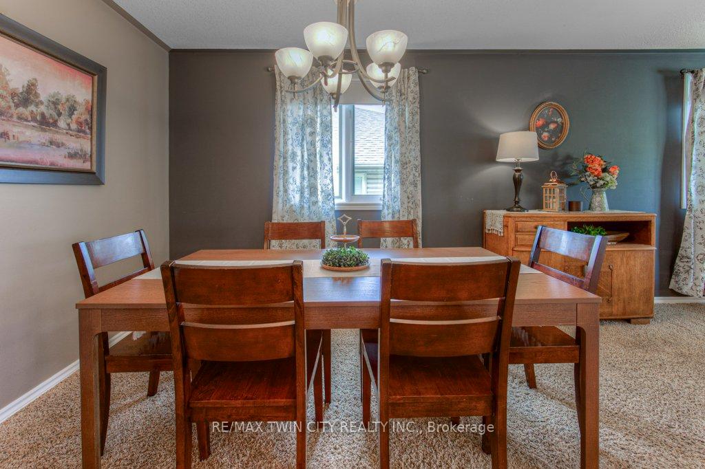 Photo 4 of 58 Bradbury Crescent, Brant, Paris — HOMEH