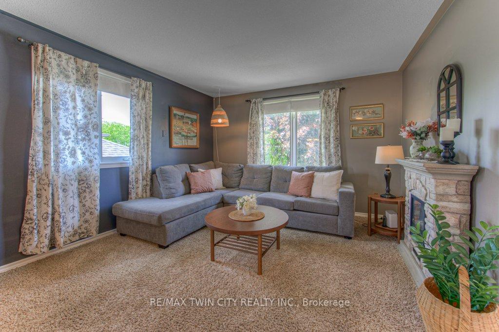 Photo 5 of 58 Bradbury Crescent, Brant, Paris — HOMEH