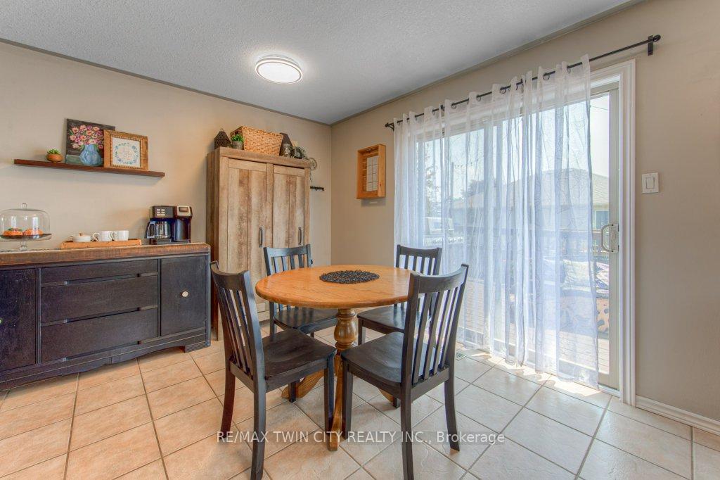 Photo 6 of 58 Bradbury Crescent, Brant, Paris — HOMEH
