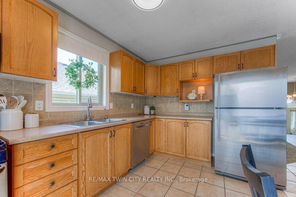 Photo 7 of 58 Bradbury Crescent, Brant, Paris — HOMEH