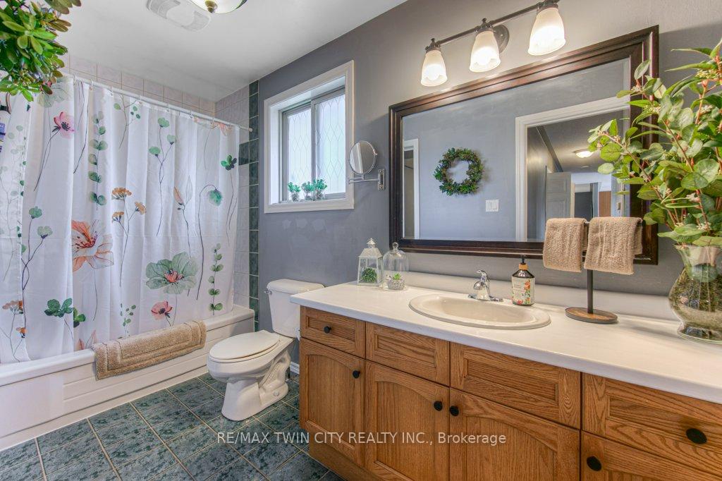 Photo 9 of 58 Bradbury Crescent, Brant, Paris — HOMEH