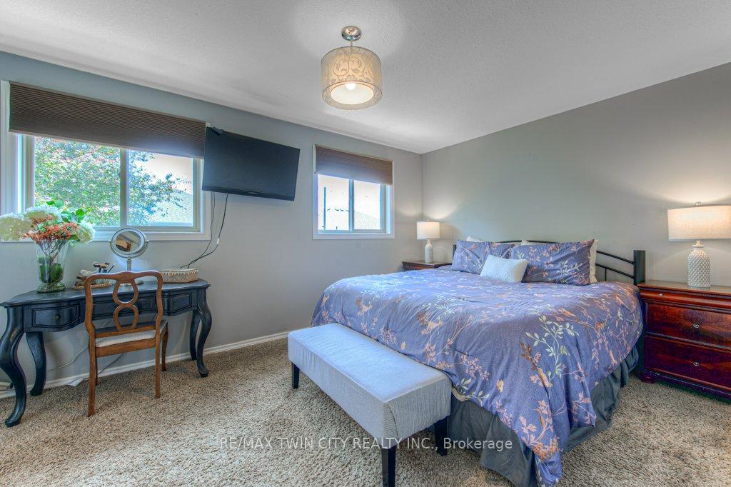 Photo 10 of 58 Bradbury Crescent, Brant, Paris — HOMEH