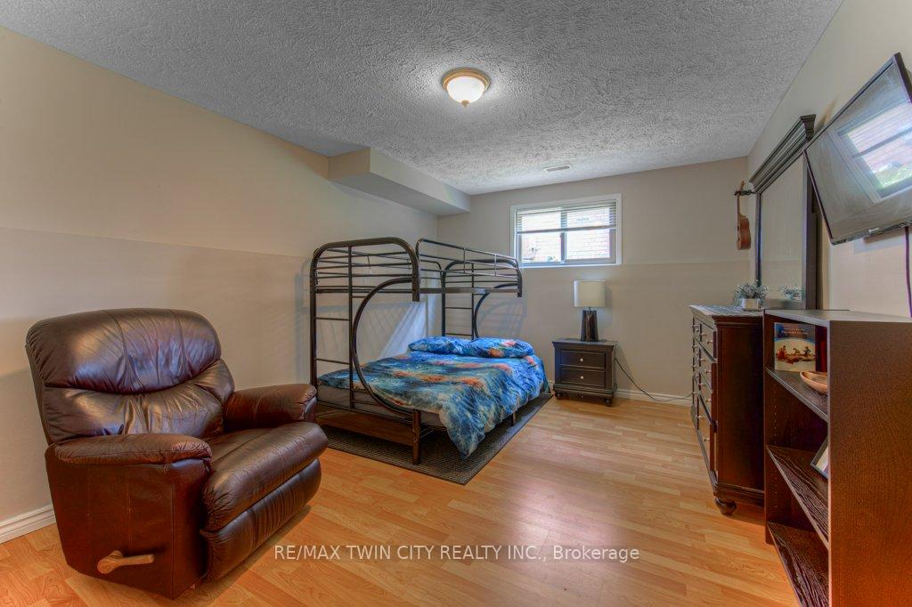 Photo 18 of 58 Bradbury Crescent, Brant, Paris — HOMEH