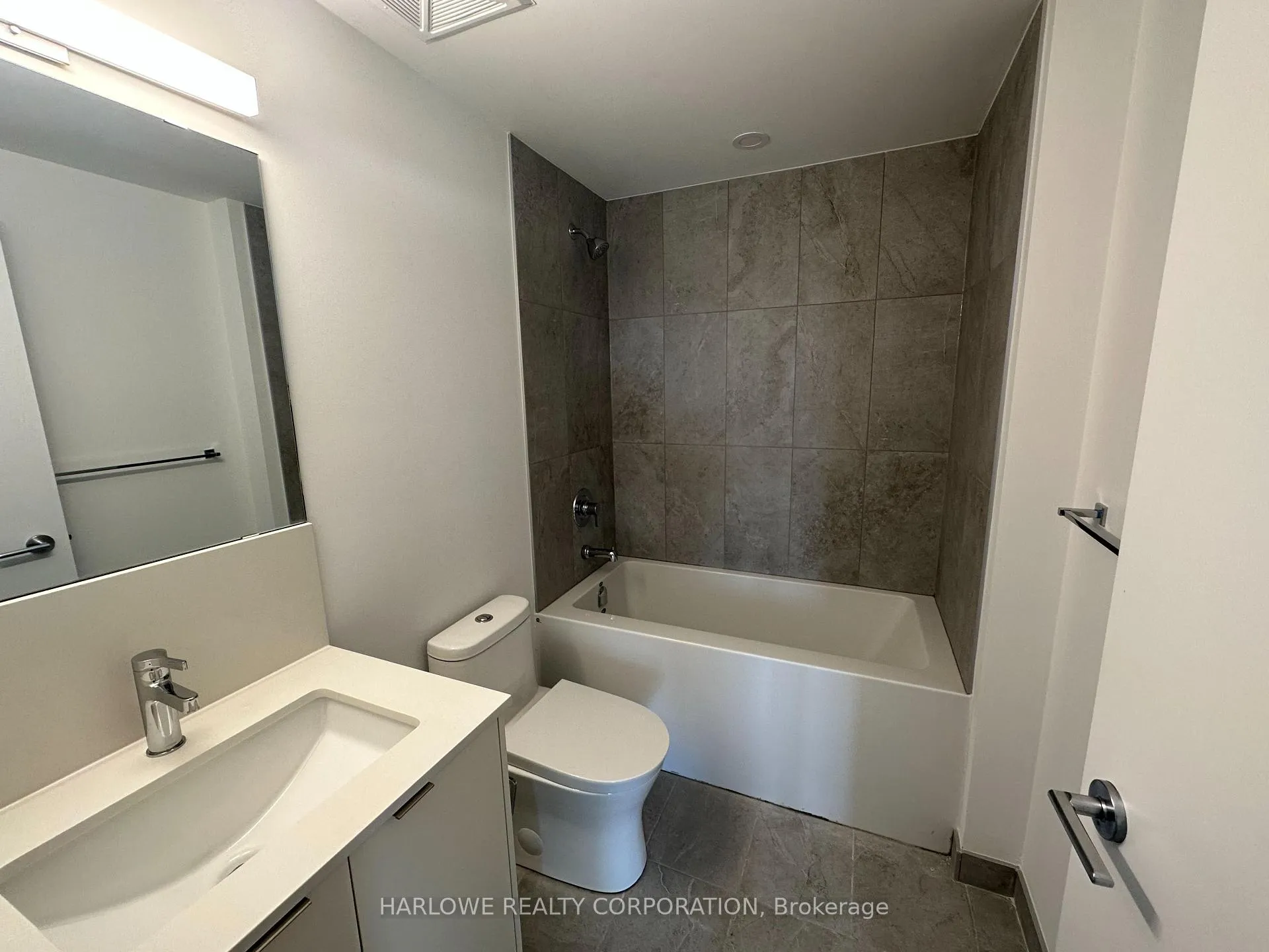Photo 4 of Unit 166 E, 1610 Charles Street E, Whitby, Port Whitby — HOMEH