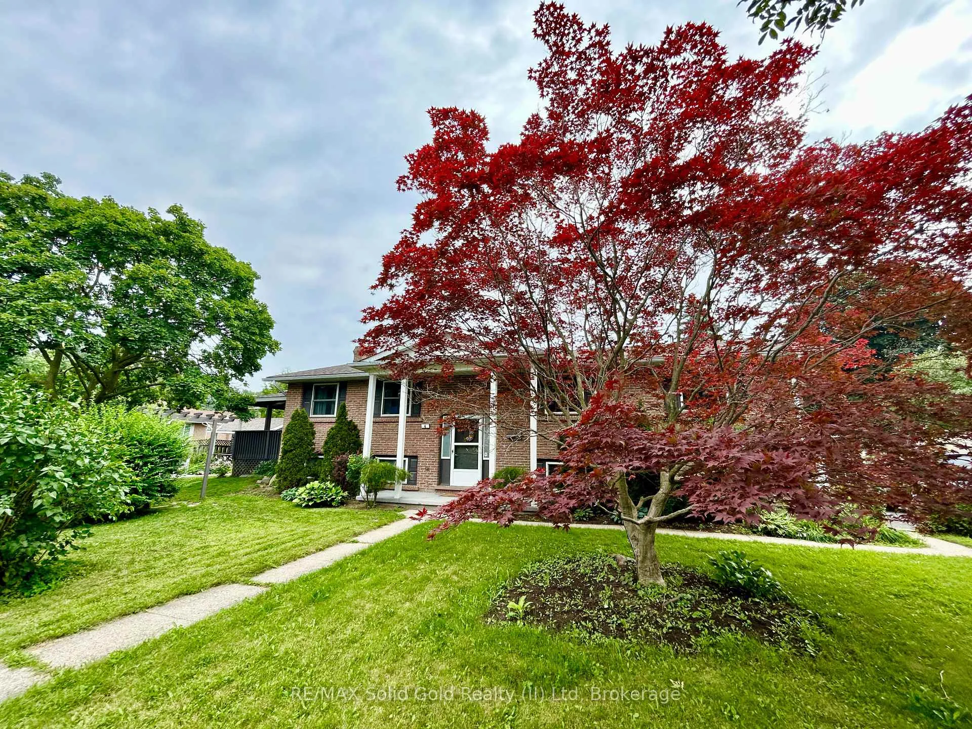 Front of Unit Lower, 4 Fernwood Place
