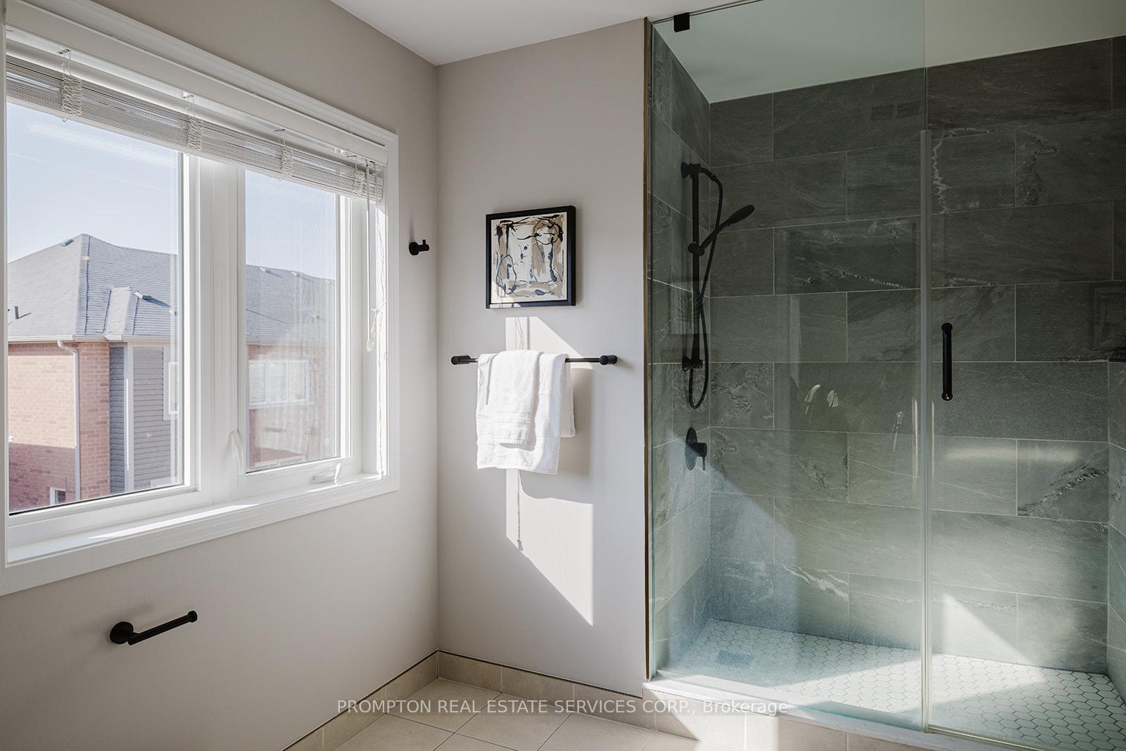 Photo 4 of 215 Payne Crescent, Aurora, Rural Aurora — HOMEH