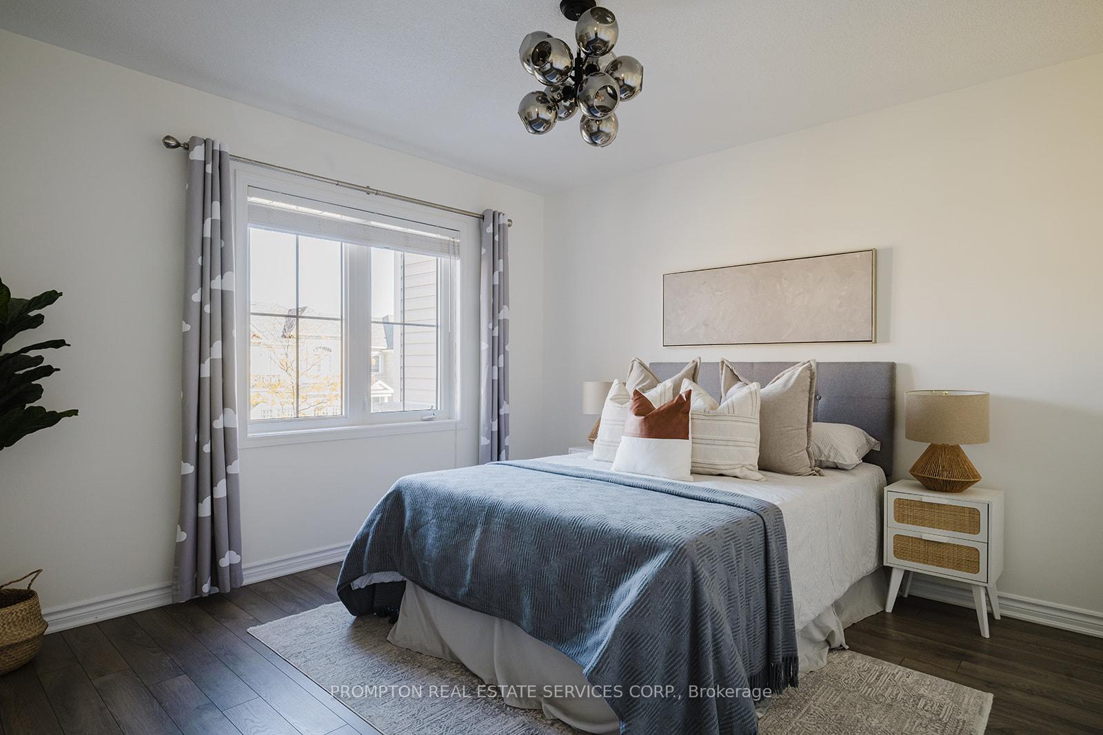 Photo 9 of 215 Payne Crescent, Aurora, Rural Aurora — HOMEH