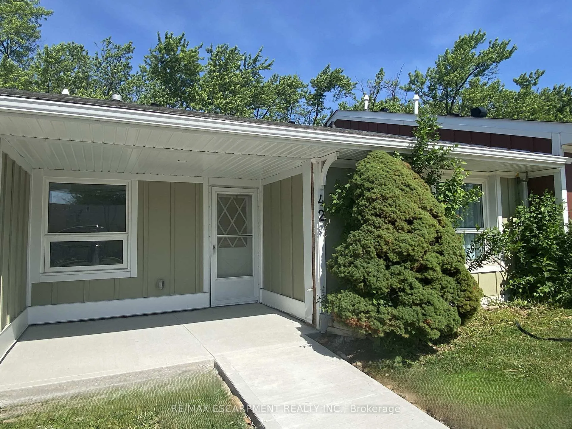 Photo 1 of 42 Szollosy Circle, Hamilton, Kennedy — HOMEH