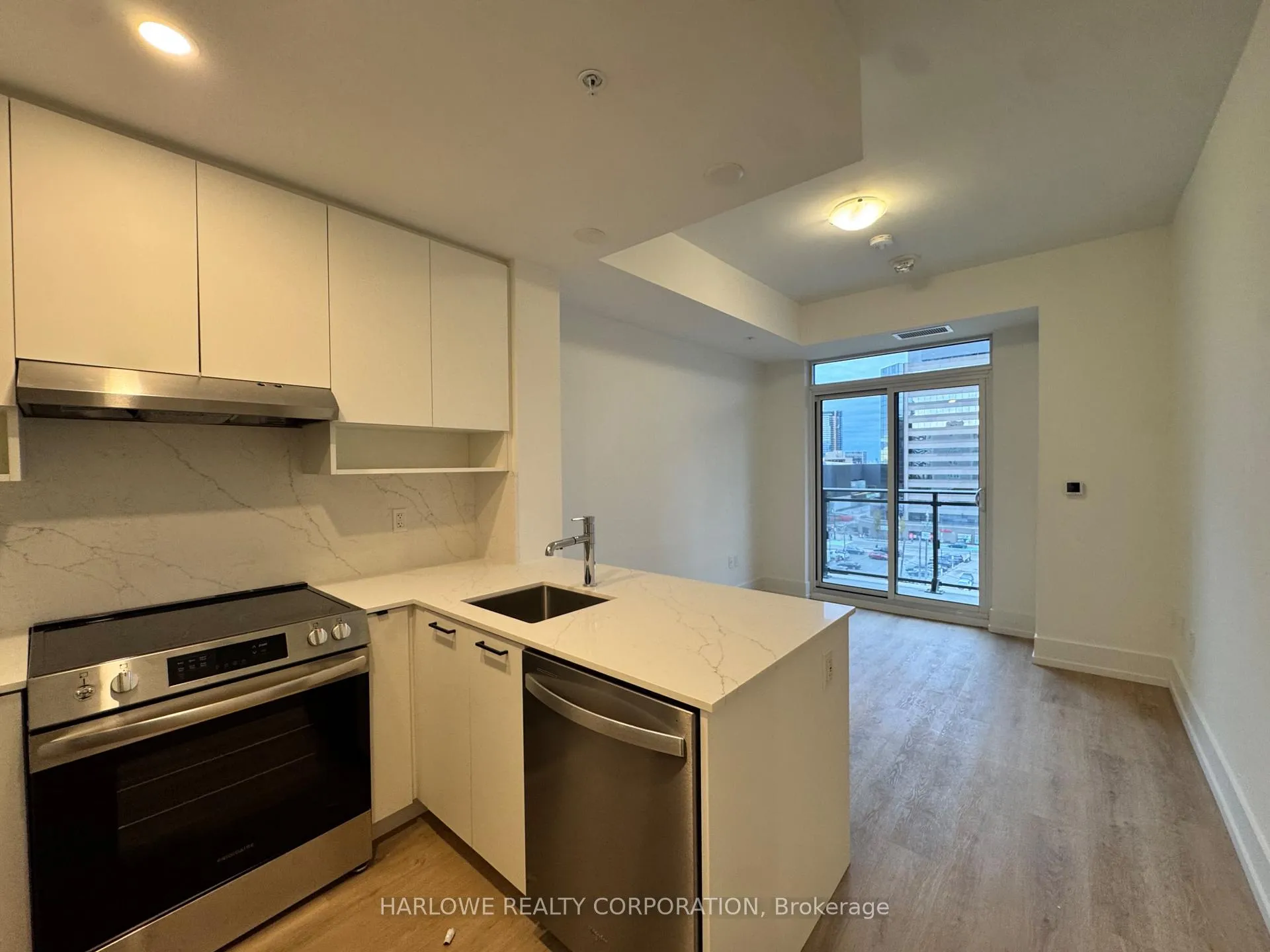 Front of Unit 610, 206 King Street W