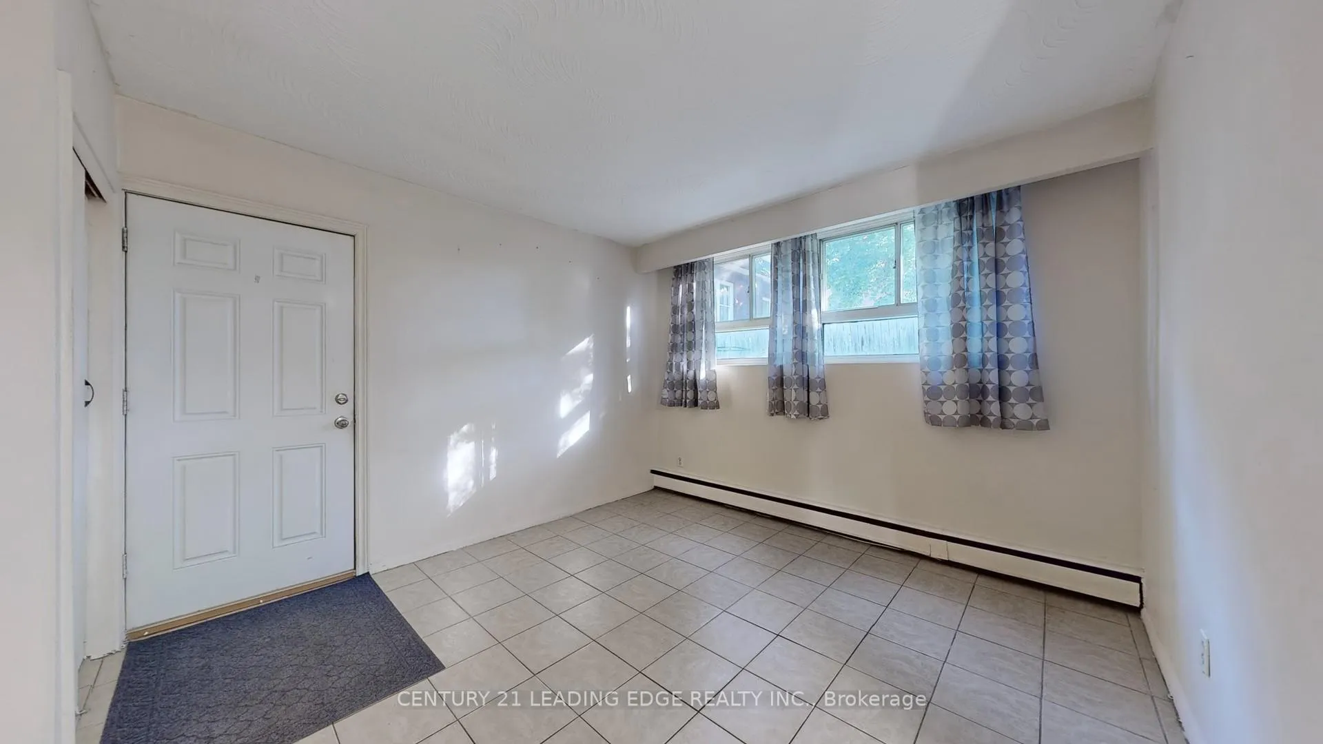 Photo 5 of Unit 1, 97 Elgin Street W, Oshawa, O'Neill — HOMEH