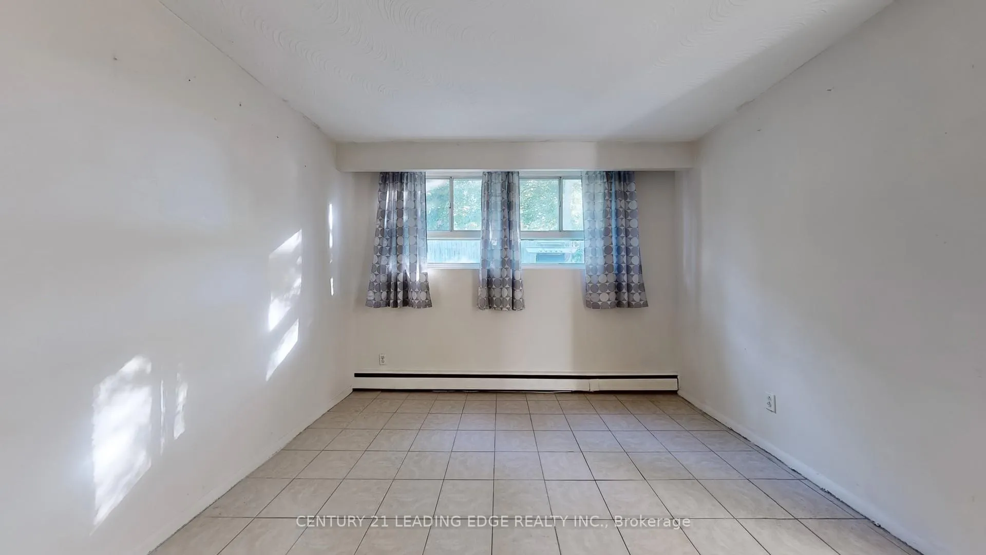 Photo 6 of Unit 1, 97 Elgin Street W, Oshawa, O'Neill — HOMEH
