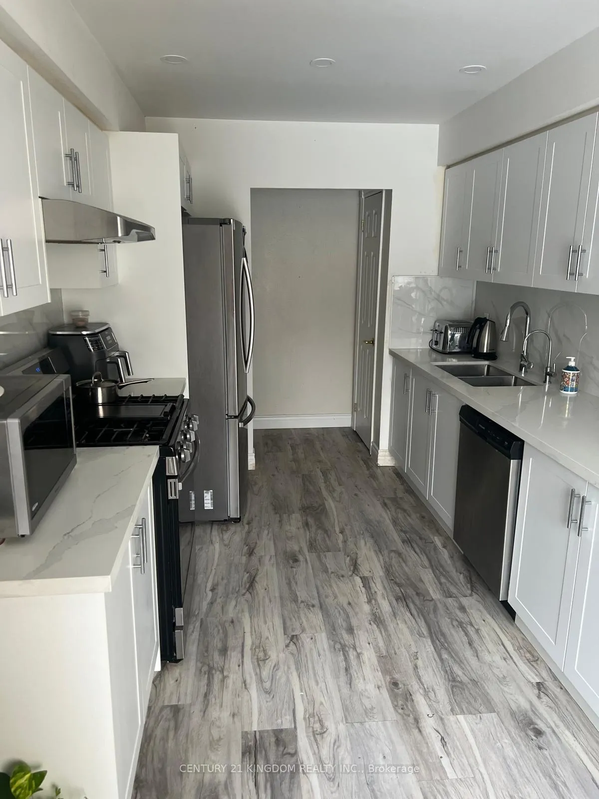 Photo 3 of 547 Dorchester Drive, Oshawa, Vanier — HOMEH