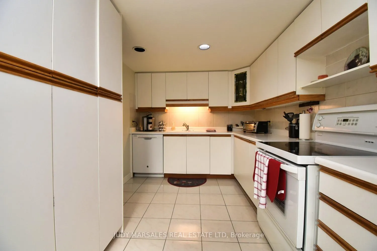 Photo 18 of Unit PH3, 150 Wilson Street W, Hamilton, Ancaster — HOMEH