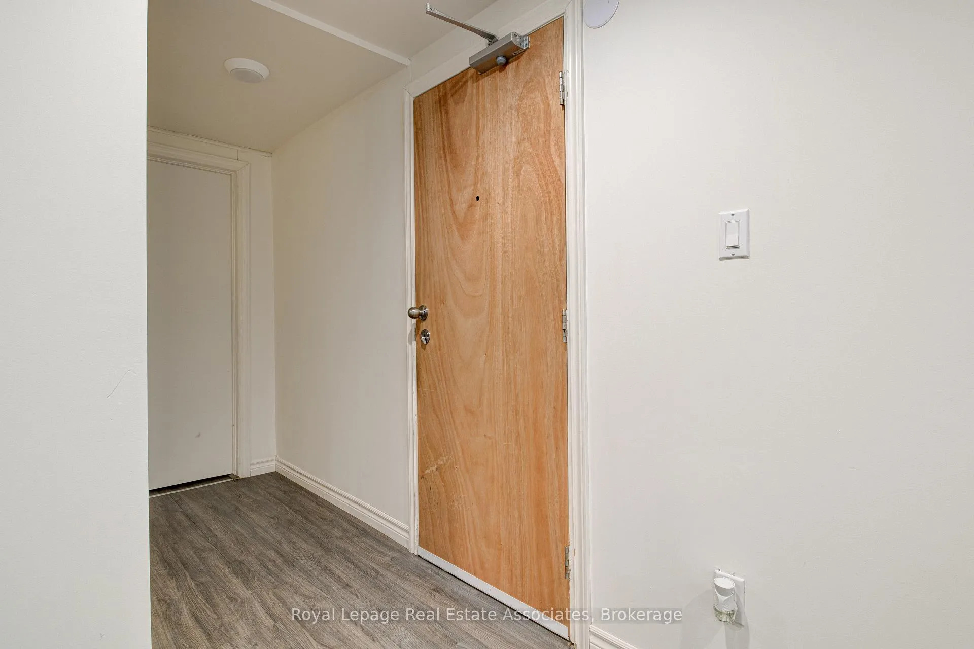 Photo 4 of Unit 2, 45 Bond Street, Kitchener — HOMEH