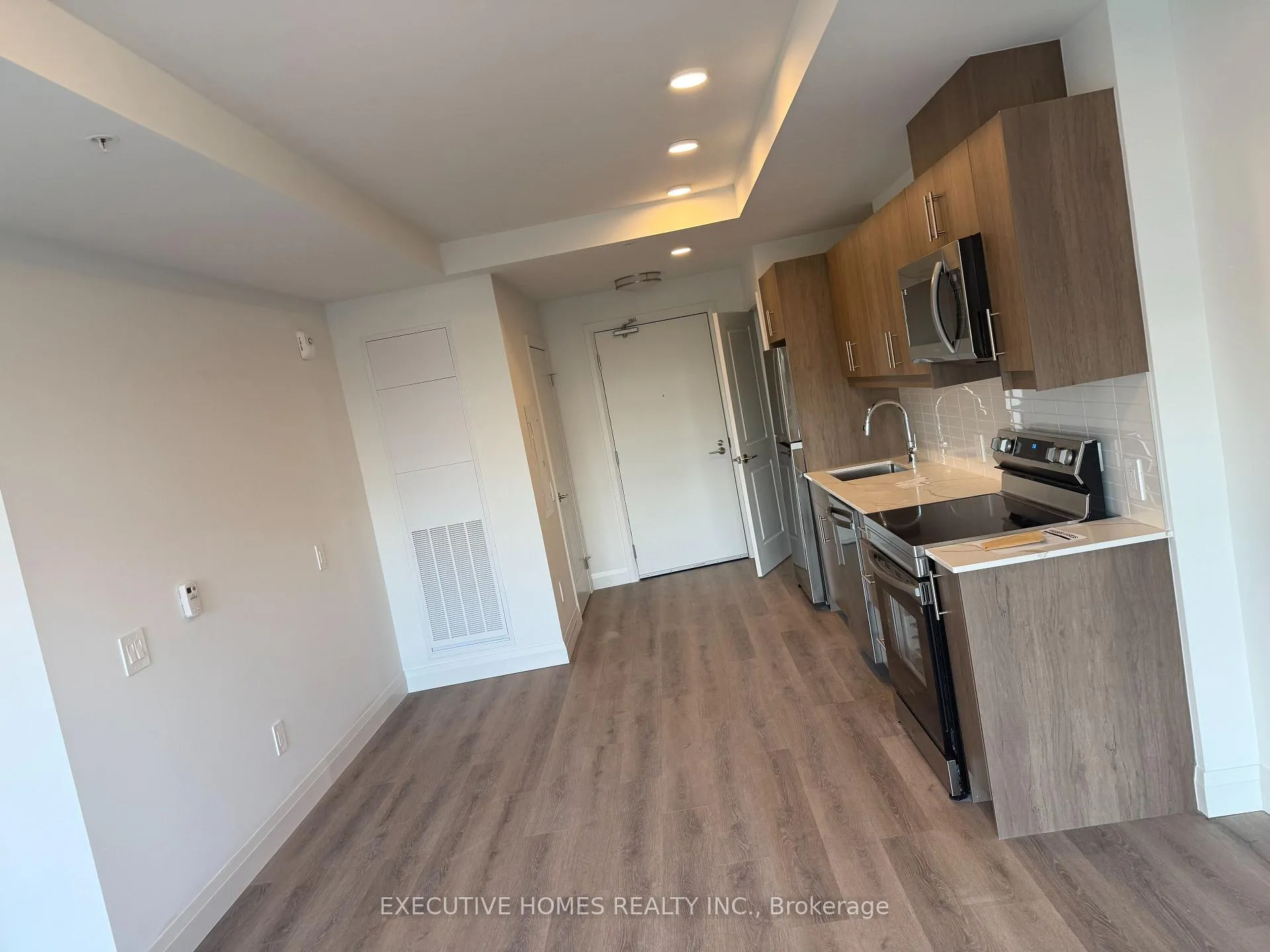 Photo 4 of 1333 Weber Street E, Kitchener, Stanley Park — HOMEH