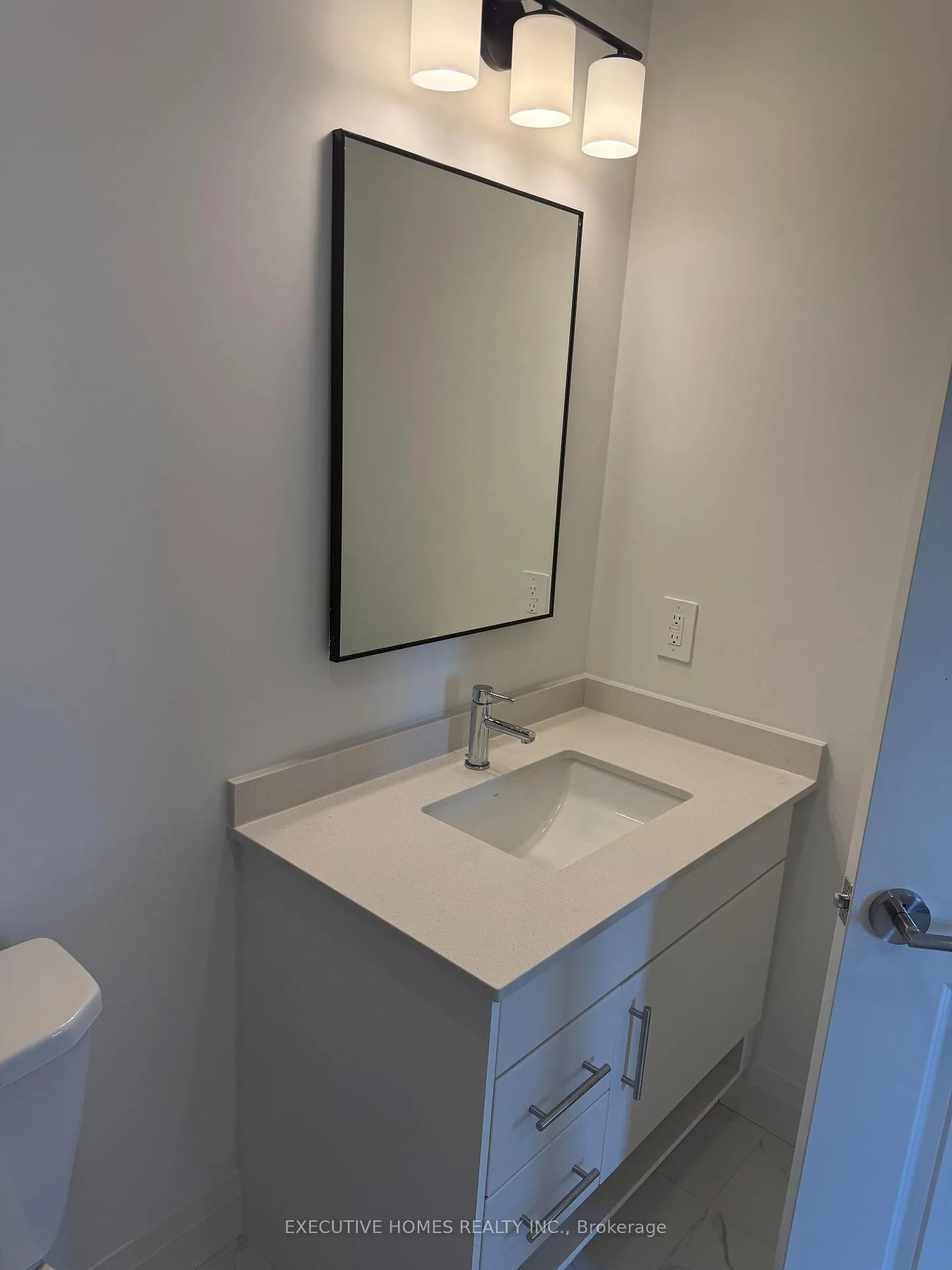 Photo 6 of 1333 Weber Street E, Kitchener, Stanley Park — HOMEH