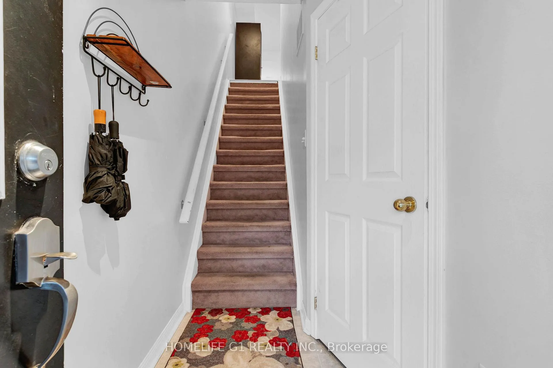 Photo 3 of 239 Ferndale Drive S, Barrie, Ardagh — HOMEH