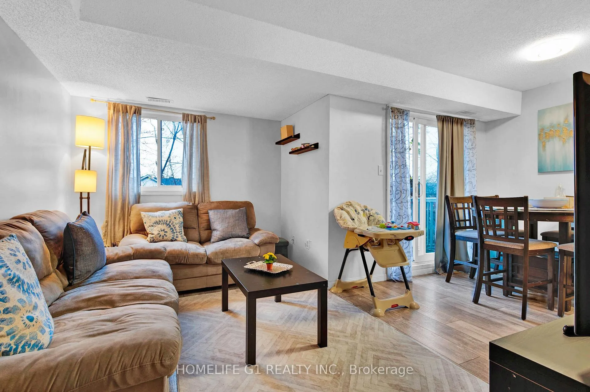 Photo 4 of 239 Ferndale Drive S, Barrie, Ardagh — HOMEH