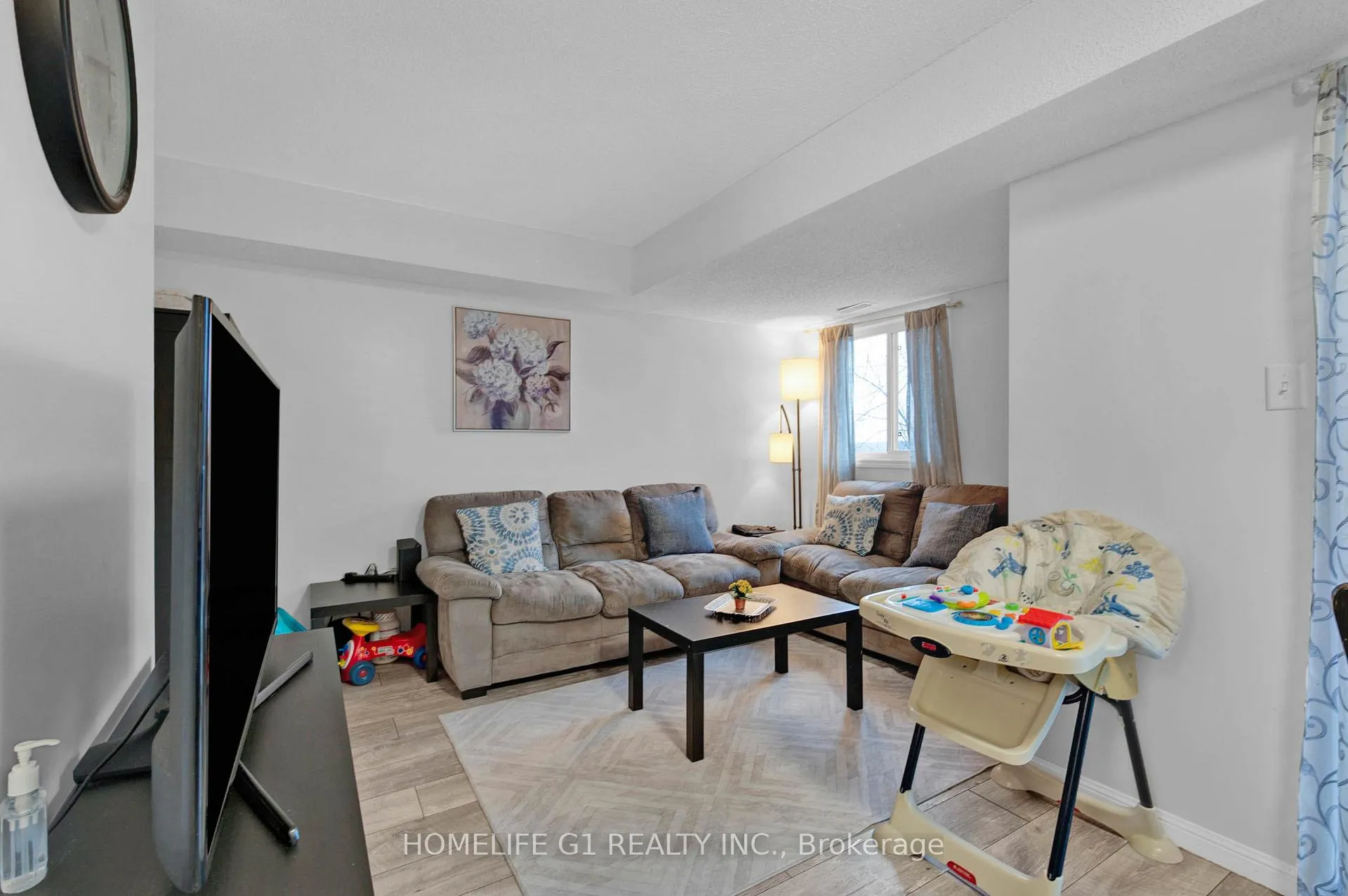 Photo 5 of 239 Ferndale Drive S, Barrie, Ardagh — HOMEH